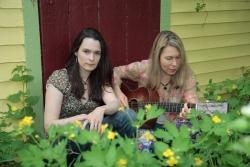 The Nields Perform in Watchung