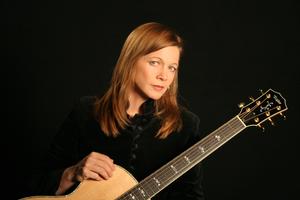 Carrie Newcomer Performs in Westfield