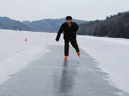 Veteran Canadian skater Pierre Gagne on Lake Morey, 28 Jan 2010